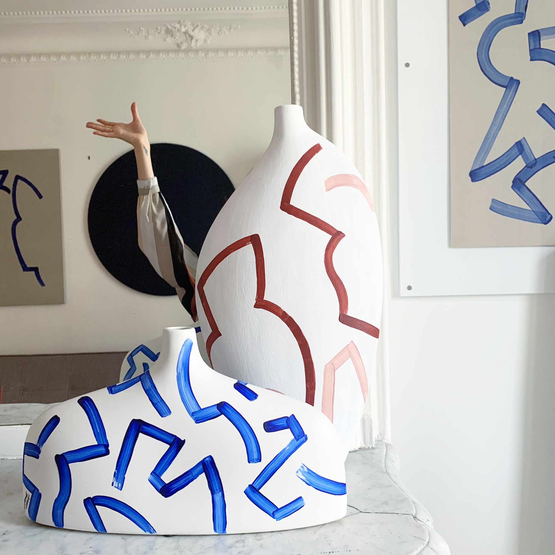 Tiffany Bouelle vases et main art abstrait
