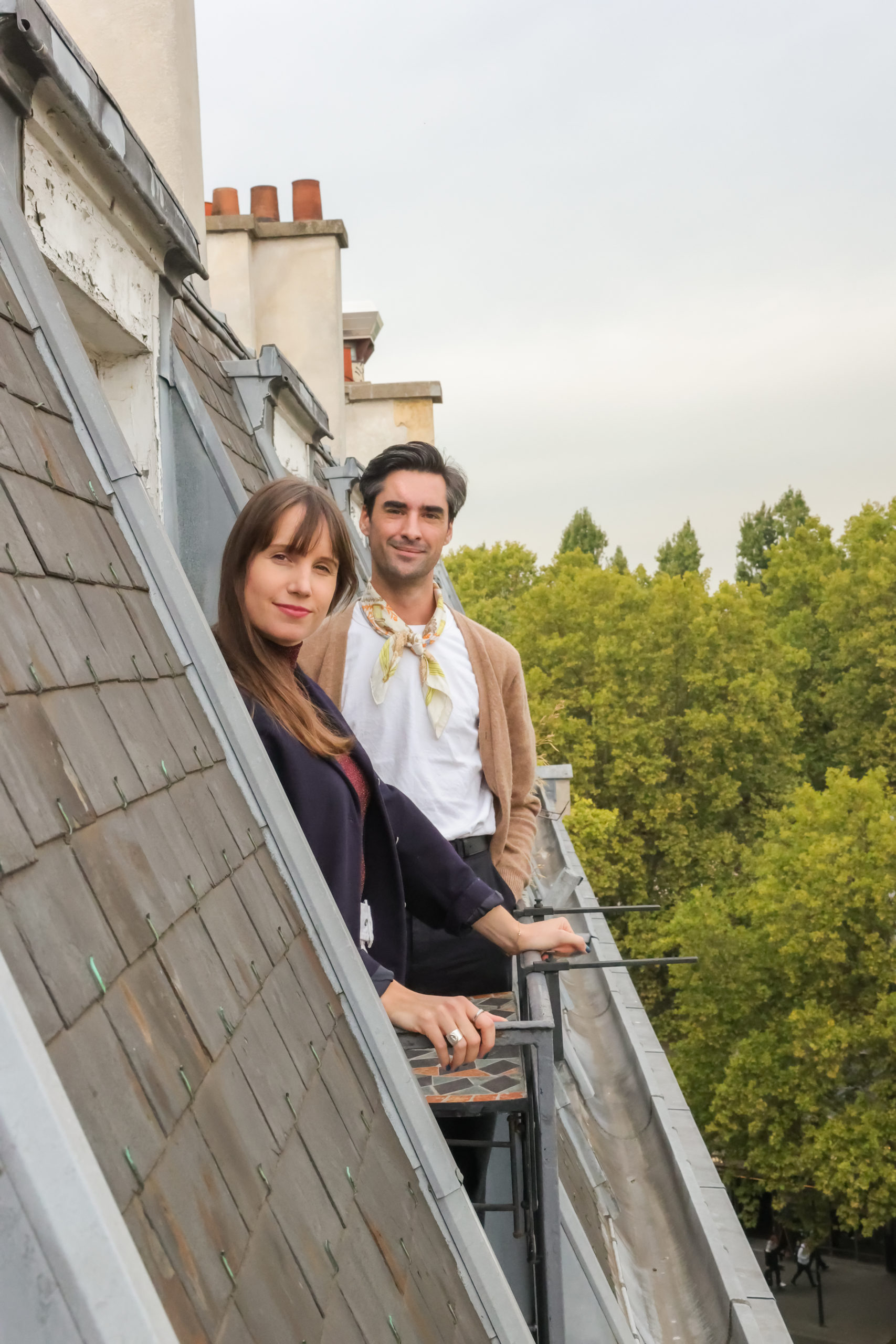 Juliette et Tony de Crumble Production sur les toit de Paris