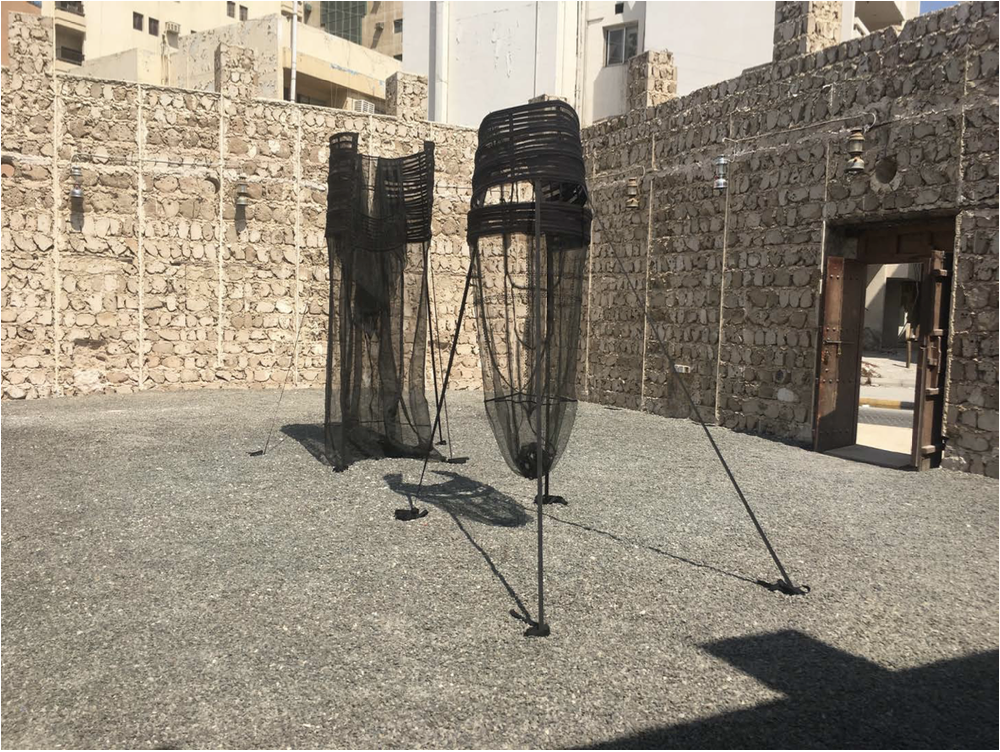 Installation en extérieur et à base de filets industriels réalisés par l'artiste Filwa Nazer, the other is another body